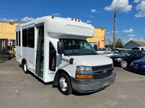 2008 Chevrolet Express Cutaway for sale at Virginia Auto Mall in Woodford VA