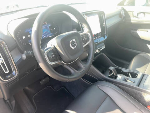2025 Volvo XC40 B5 Core Bright Theme