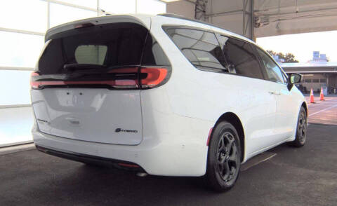 2024 Chrysler Pacifica Plug-In Hybrid Premium S Appearance