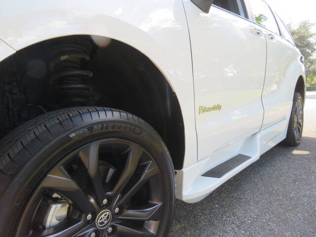 2023 Toyota Sienna XSE 7-Passenger