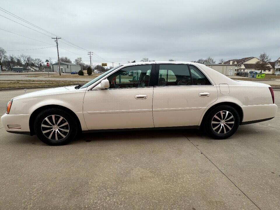 2005 Cadillac DeVille for sale at Illinois Auto Wholesalers in Tolono, IL