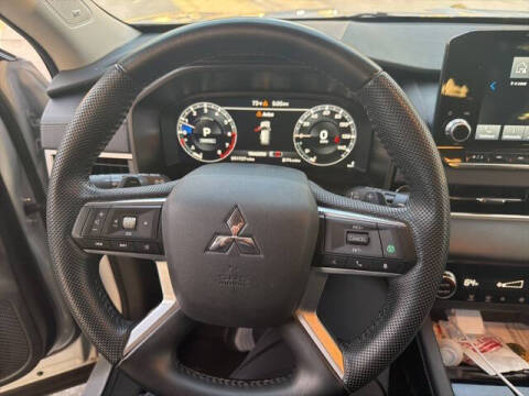 2023 Mitsubishi Outlander SE