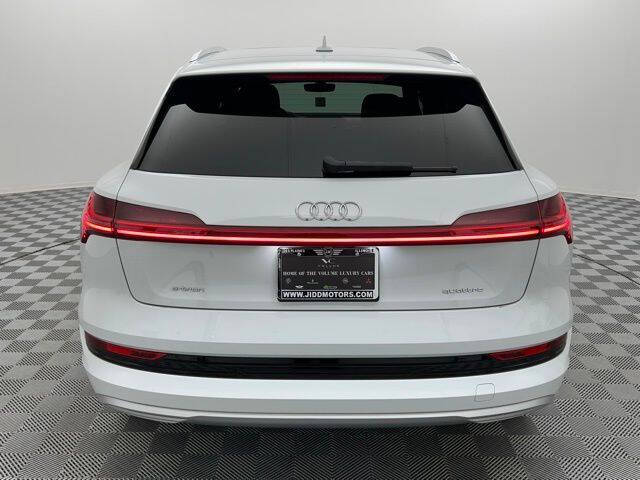 2021 Audi e-tron quattro Premium Plus