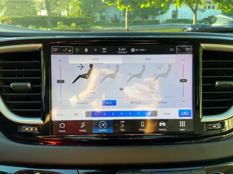 2022 Chrysler Pacifica Touring L