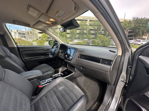 2020 Mitsubishi Outlander SE