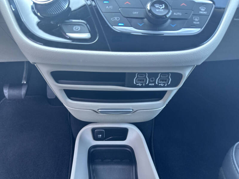 2023 Chrysler Pacifica Touring L