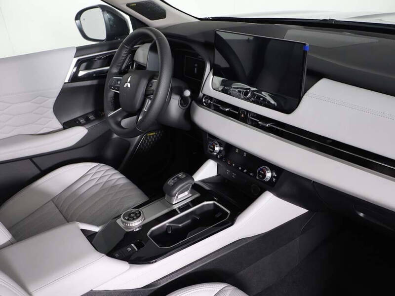 2025 Mitsubishi Outlander SEL Platinum Edition