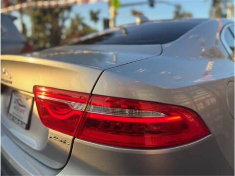 2017 Jaguar XE 25t
