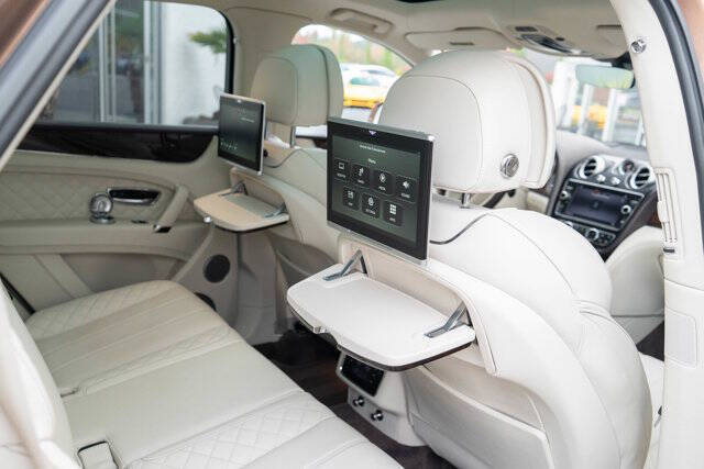 2017 Bentley Bentayga 37