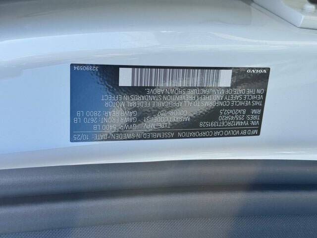 2026 Volvo XC60 B5 Plus