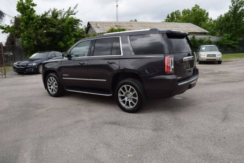 2016 GMC Yukon Denali photo 6