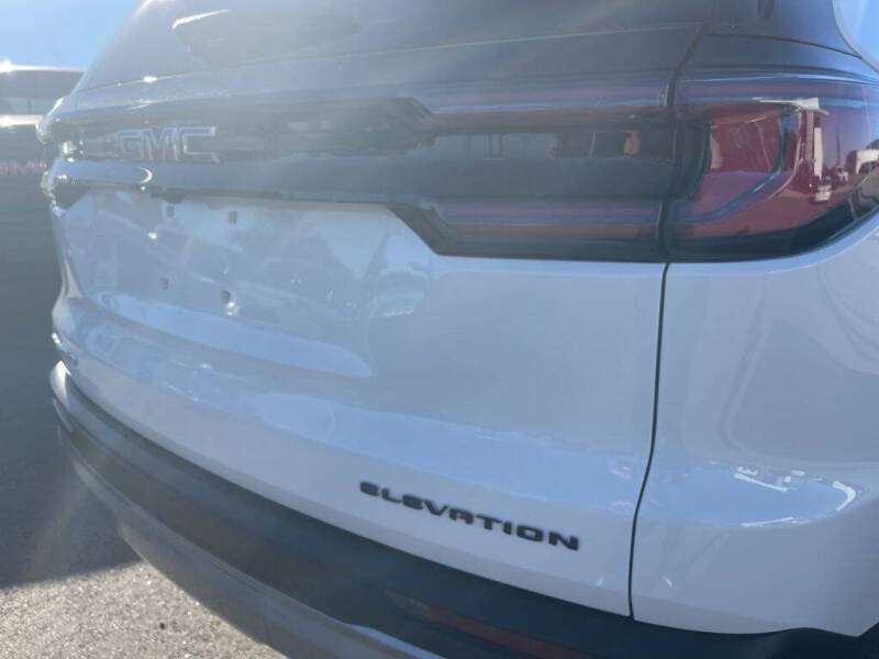 2025 GMC Acadia Elevation