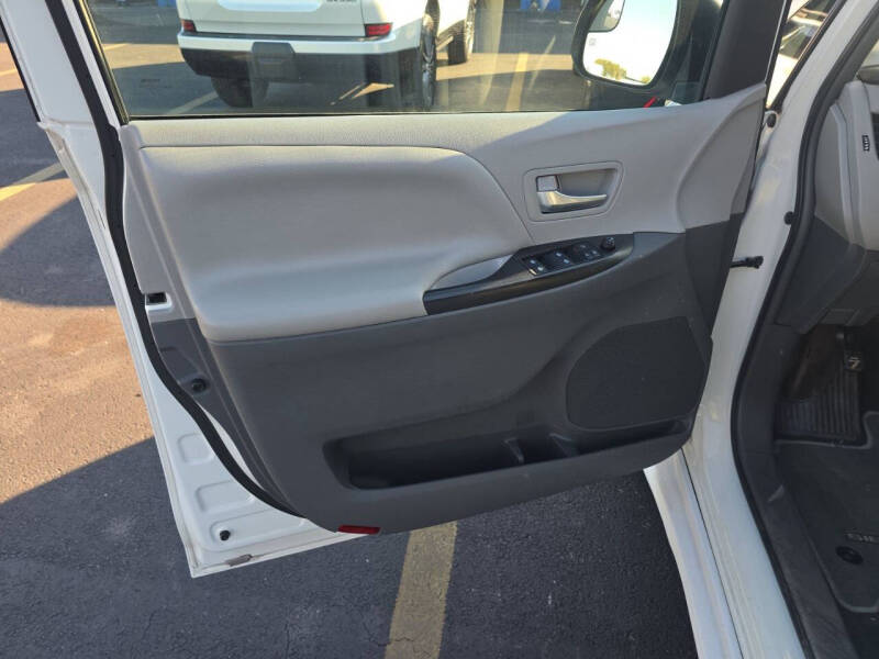 2018 Toyota Sienna LE 8-Passenger