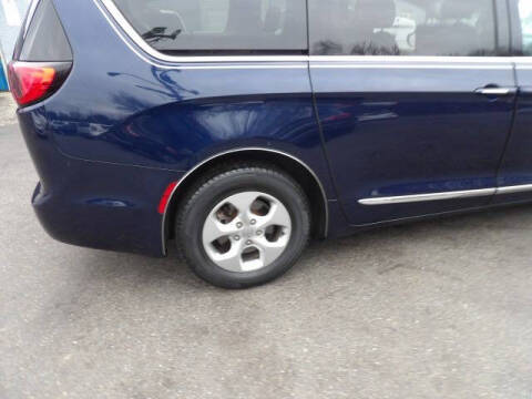 2017 Chrysler Pacifica Touring-L Plus