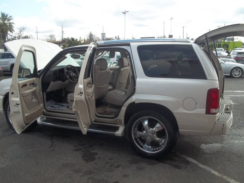 2004 Cadillac Escalade Base photo 48