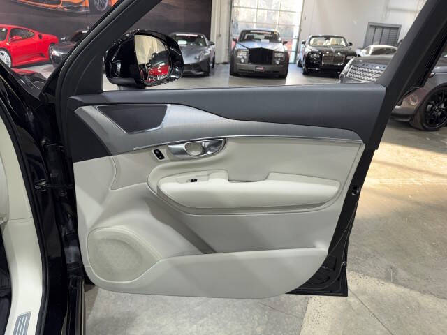 2022 Volvo XC90 T5 Momentum