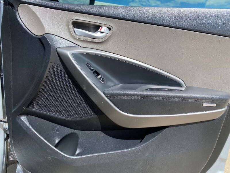 2017 Hyundai Santa Fe SE