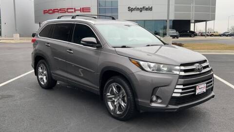 2019 Toyota Highlander for sale at Napleton Autowerks in Springfield MO