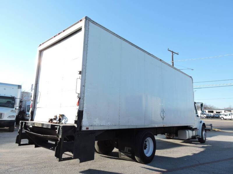 2009 Freightliner M2 106