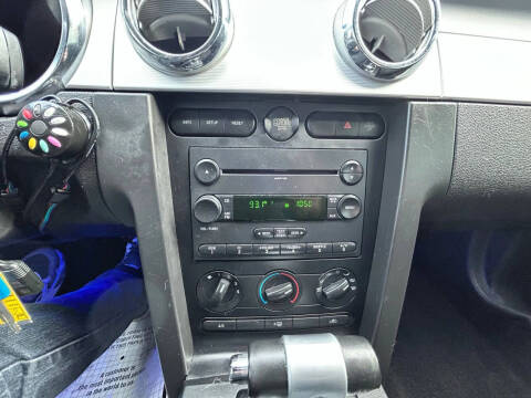 2007 Ford Mustang V6 Deluxe