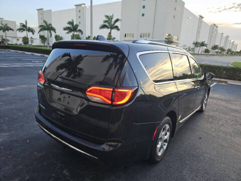 2017 Chrysler Pacifica Touring-L Plus