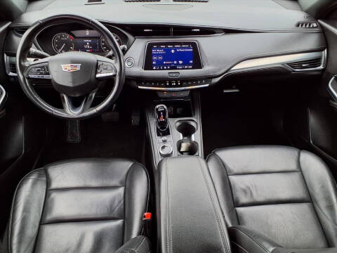 2023 Cadillac XT4 Premium Luxury