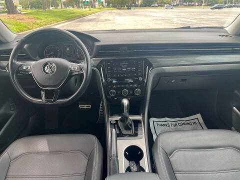 2020 Volkswagen Passat R-Line