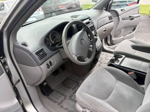 2004 Toyota Sienna CE 7 Passenger
