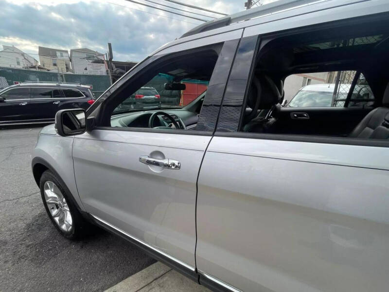 2011 Ford Explorer Limited photo 69