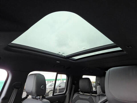 2023 Land Rover Defender 130 X-Dynamic SE