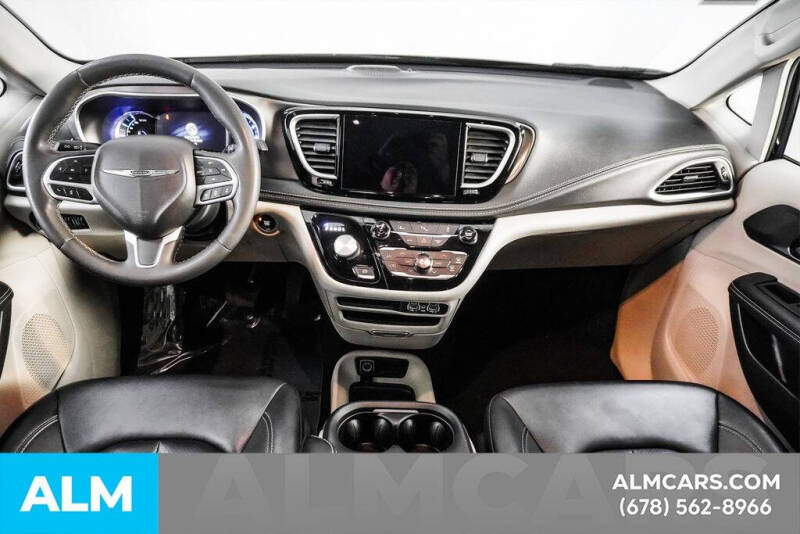 2024 Chrysler Pacifica Plug-In Hybrid Select