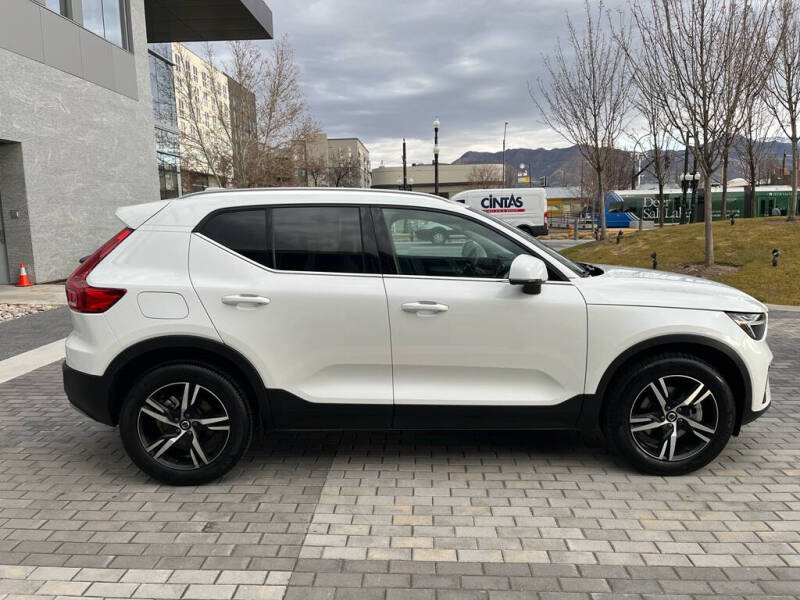 2025 Volvo XC40 B5 Core Bright Theme