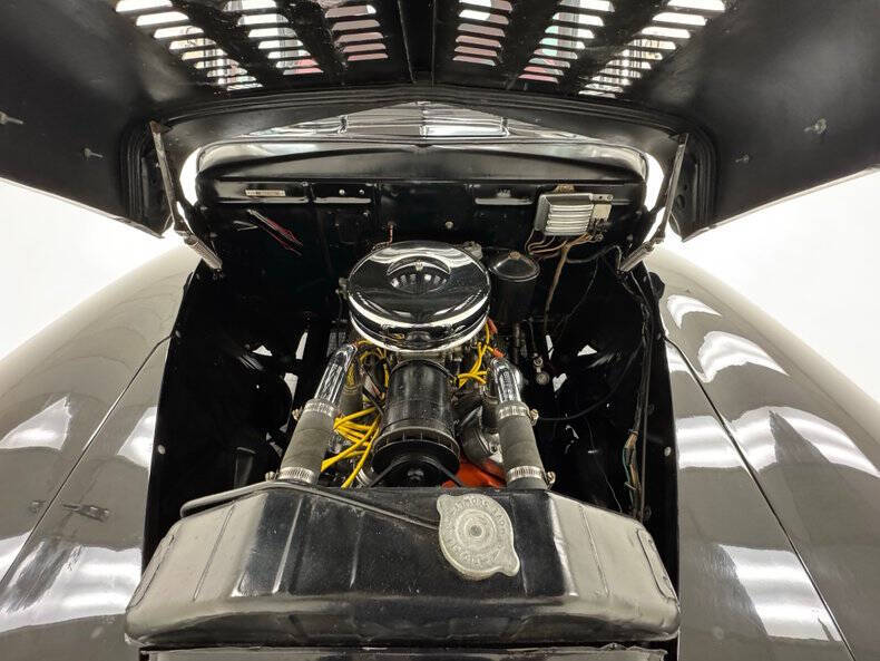 1948 Ford Super Deluxe