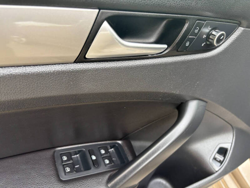 2015 Volkswagen Passat 1.8T Limited Edition