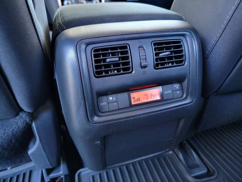 2017 Nissan Pathfinder SV