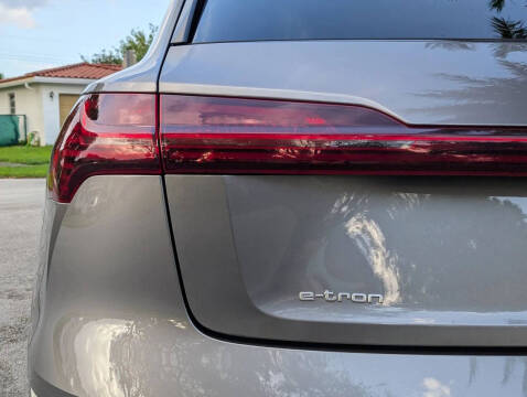 2021 Audi e-tron quattro Premium