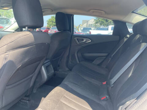 2016 Chrysler 200 Limited