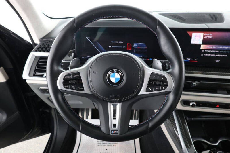 2023 BMW X7 M60i