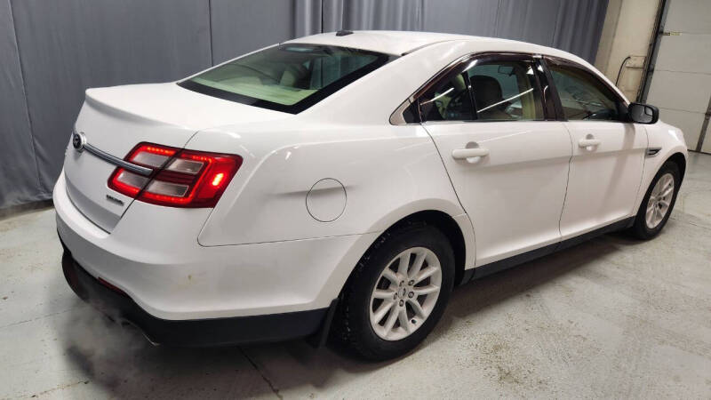 2014 Ford Taurus SE