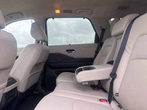 2024 Nissan Pathfinder SL