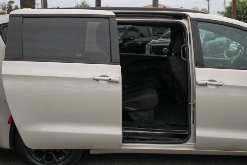 2021 Chrysler Pacifica Touring