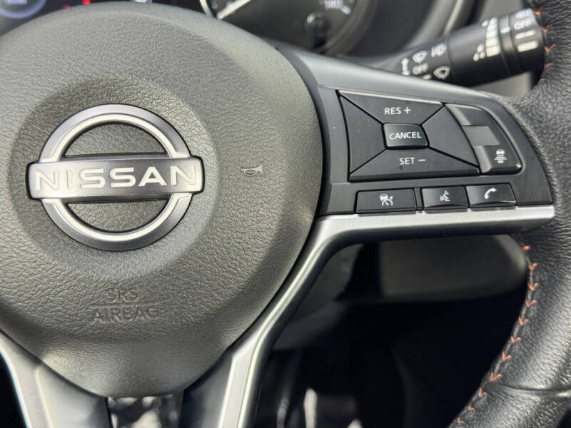 2022 Nissan Kicks SR