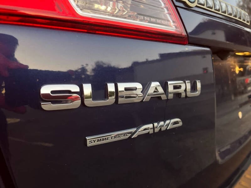 2011 Subaru Outback I Limited photo 9