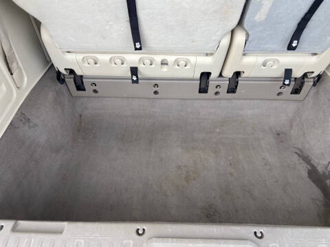 2010 Volkswagen Routan SE