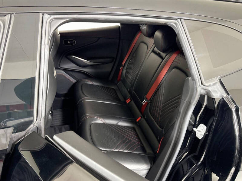 2021 Aston Martin DBX
