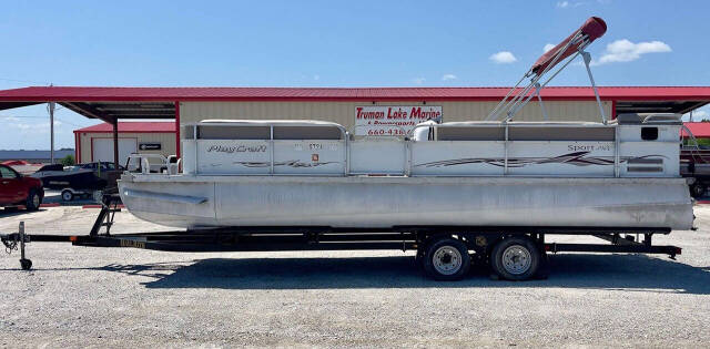 2001 Playcraft Boats 2400 Sport Triple Log for sale at Truman Lake Marine in Warsaw, MO