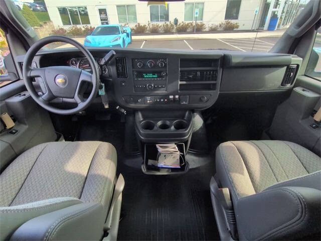 2025 Chevrolet Express 3500