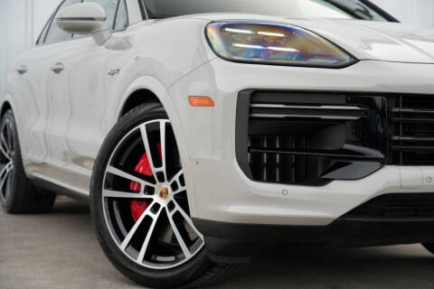 2024 Porsche Cayenne Turbo E-Hybrid Coupe