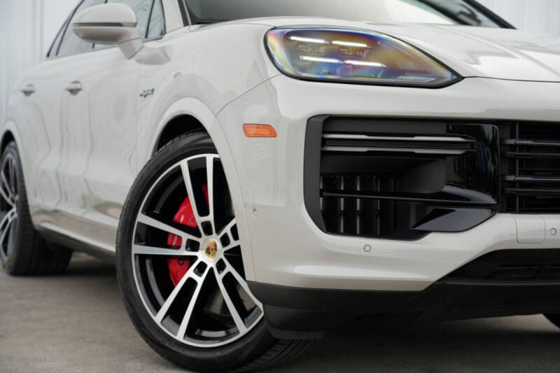 2024 Porsche Cayenne Turbo E-Hybrid Coupe