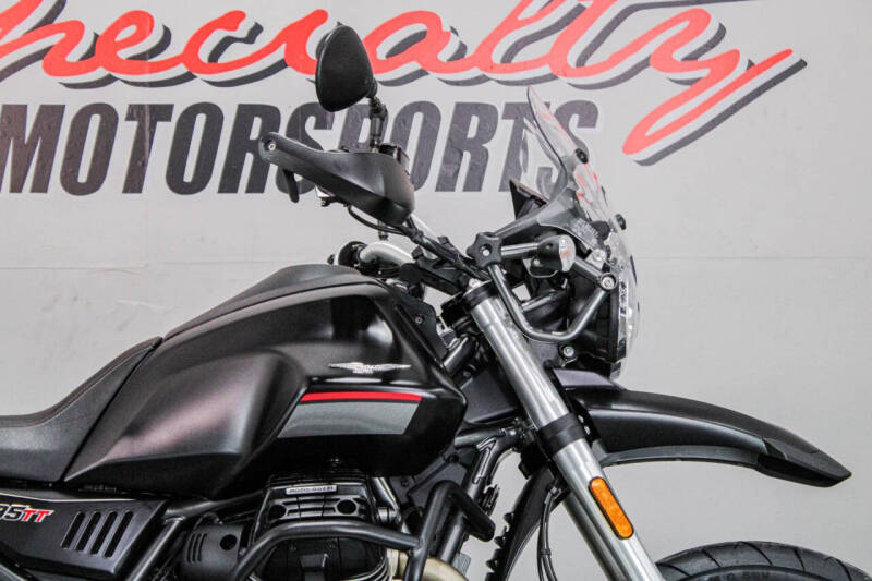 2022 Moto Guzzi V85TT